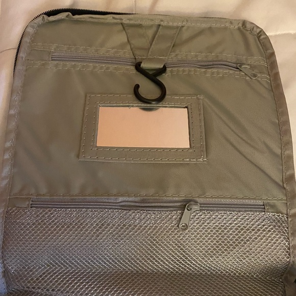 Sandpiper Of California Toiletry Bag NWT - Picture 4 of 5